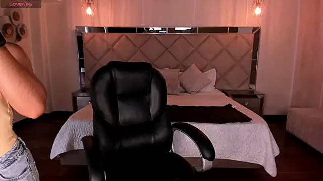 Snapshot of MilaColeman chatting on November 3, 7:06 pm MilaColeman online show from November 3, 7:06 pm