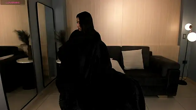 Snapshot of MilaColeman chatting on November 18, 2:05 am MilaColeman online show from November 18, 2:05 am