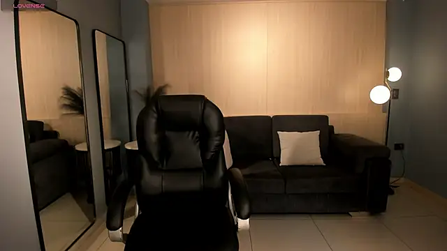 Snapshot of MilaColeman chatting on November 5, 2:03 am MilaColeman online show from November 5, 2:03 am