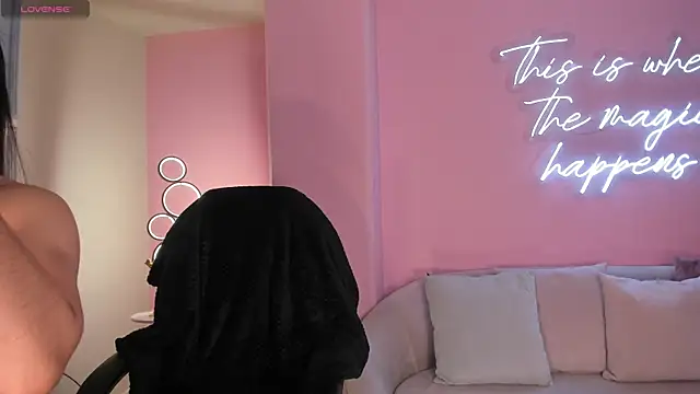 Snapshot of MilaColeman chatting on November 8, 2:04 am MilaColeman online show from November 8, 2:04 am