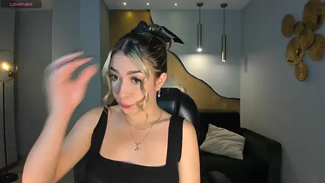 LizzCooper online show from November 8, 4:05 am