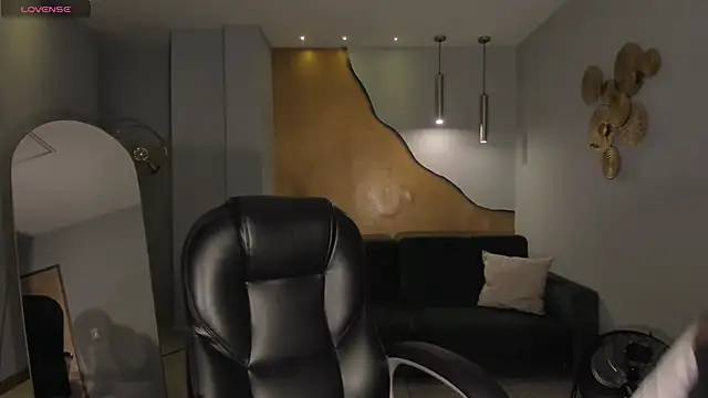 LizzCooper online show from November 5, 4:15 am