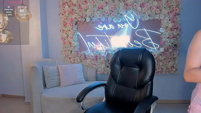 LizzCooper online show from January 19, 5:00 am