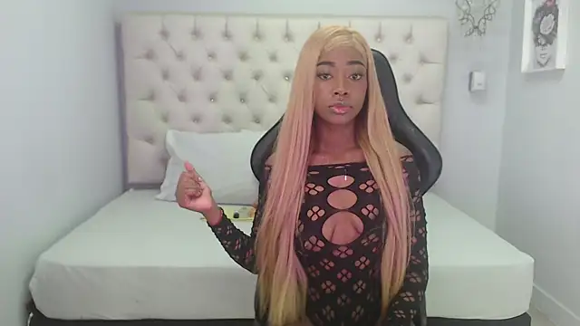 Snapshot of candyy_ebony chatting on October 10, 1:01 pm candyy ebony online show from October 10, 1:01 pm