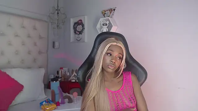 Snapshot of candyy_ebony chatting on November 28, 4:01 am candyy ebony online show from November 28, 4:01 am