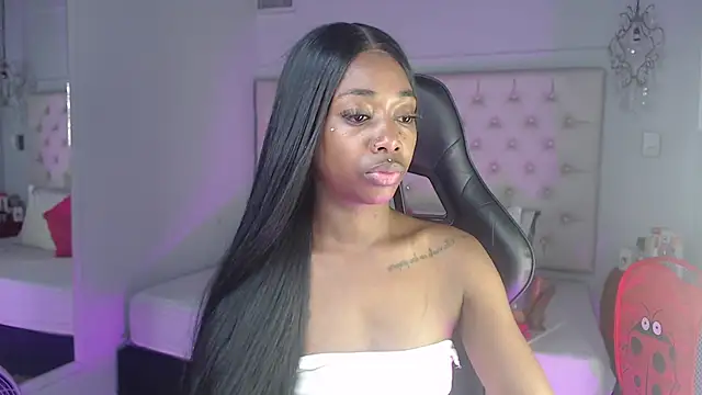 Snapshot of candyy_ebony chatting on December 5, 3:16 am candyy ebony online show from December 5, 3:16 am