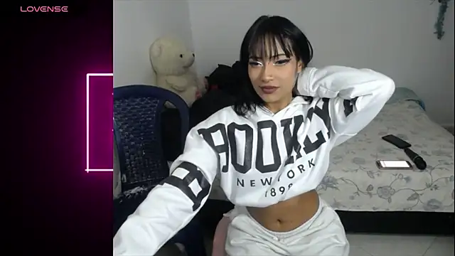 Snapshot of Papi_Mami_Live chatting on November 16, 10:57 pm Papi Mami Live online show from November 16, 10:57 pm