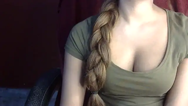 heartless Queen online show from March 26, 5:17 am