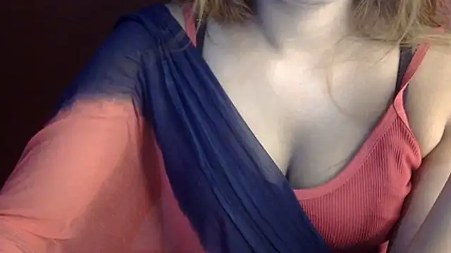 heartless Queen online show from April 4, 5:47 am