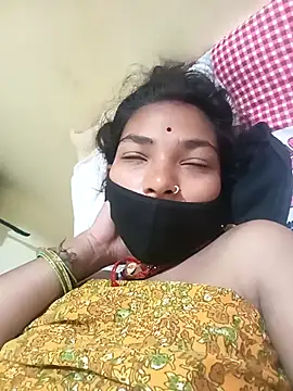 Snapshot of Chandni_Love143 chatting on December 2, 1:06 am Chandni Love143 online show from December 2, 1:06 am