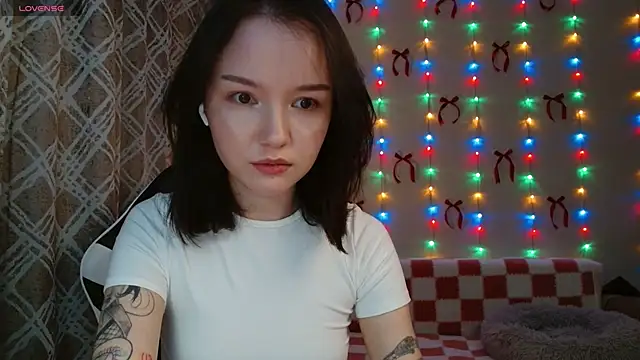 Snapshot of DemiWildcat chatting on December 18, 11:36 am DemiWildcat online show from December 18, 11:36 am