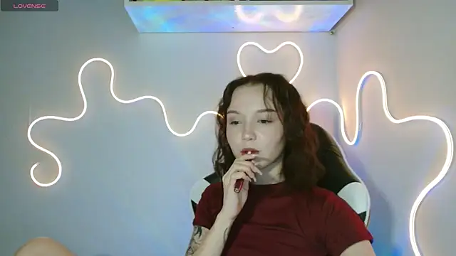 Snapshot of DemiWildcat chatting on October 25, 10:03 am DemiWildcat online show from October 25, 10:03 am