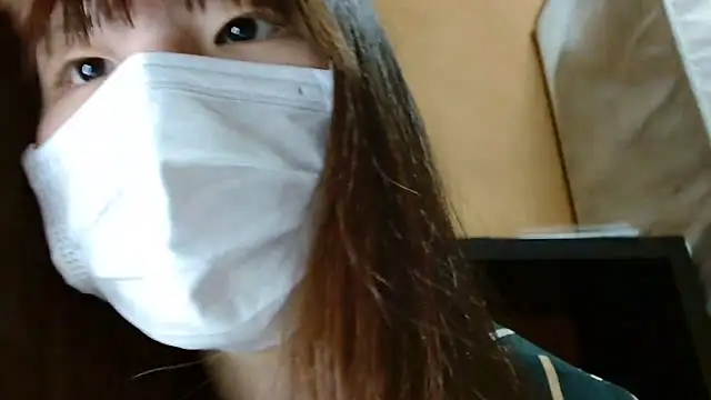 Snapshot of natsumiii chatting on October 12, 12:23 am natsumiii online show from October 12, 12:23 am