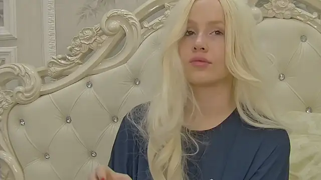 Snapshot of EllieFrosty_ chatting on October 6, 7:03 pm EllieFrosty online show from October 6, 7:03 pm