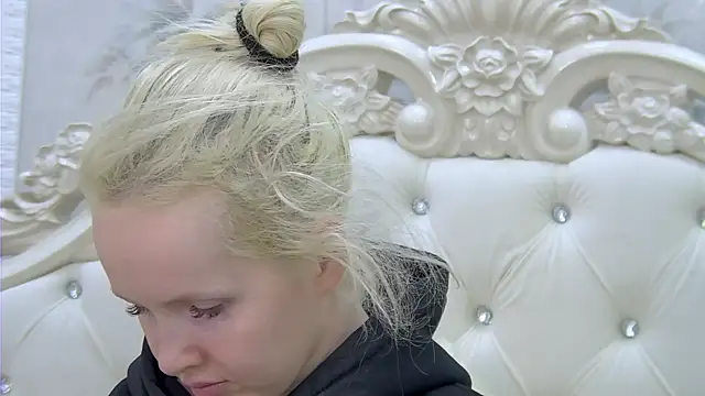 Snapshot of EllieFrosty_ chatting on November 11, 12:38 am EllieFrosty online show from November 11, 12:38 am