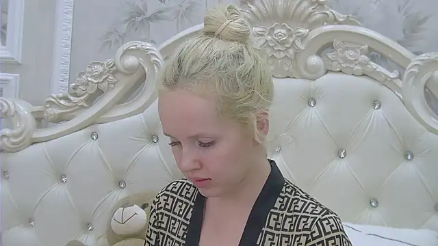 Snapshot of EllieFrosty_ chatting on November 13, 12:47 am EllieFrosty online show from November 13, 12:47 am