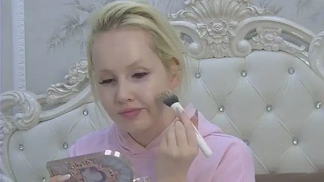 Snapshot of EllieFrosty_ chatting on June 10, 4:30 pm EllieFrosty online show from June 10, 4:30 pm