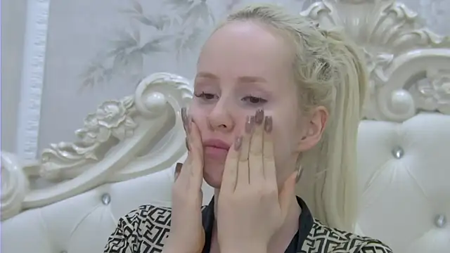 EllieFrosty  online show from March 5, 1:46 am