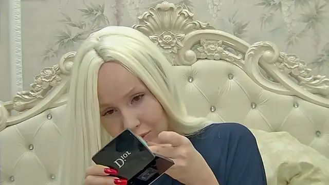 Snapshot of EllieFrosty_ chatting on September 15, 7:25 pm EllieFrosty online show from September 15, 7:25 pm