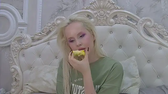 EllieFrosty  online show from January 11, 6:48 pm