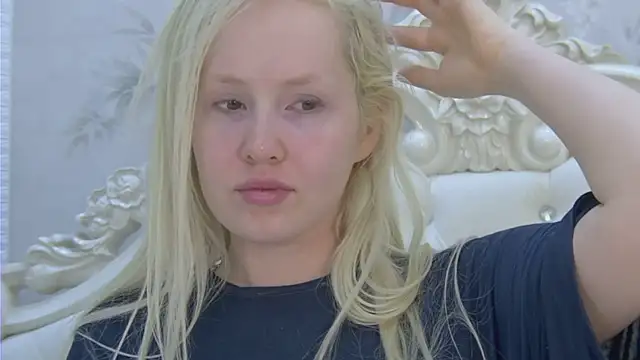 EllieFrosty  online show from June 1, 12:33 am