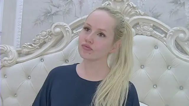 EllieFrosty  online show from March 17, 7:28 pm