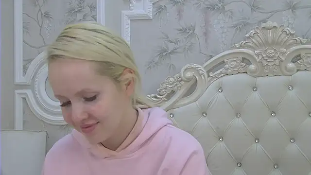Snapshot of EllieFrosty_ chatting on June 14, 11:17 pm EllieFrosty online show from June 14, 11:17 pm