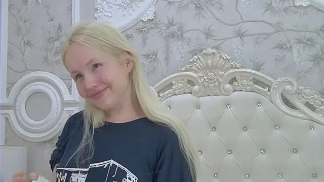 EllieFrosty  online show from May 15, 2:53 am