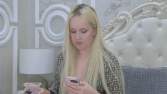 EllieFrosty  online show from April 7, 5:04 pm