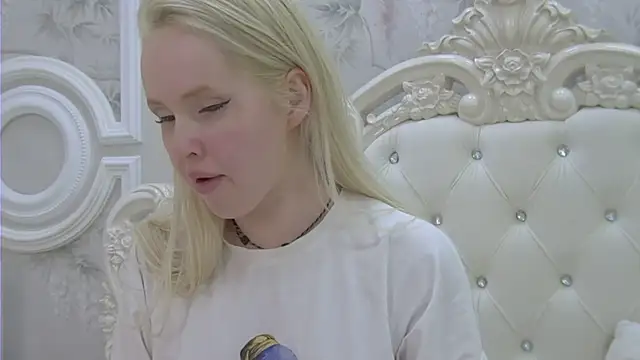 EllieFrosty  online show from May 8, 6:56 pm