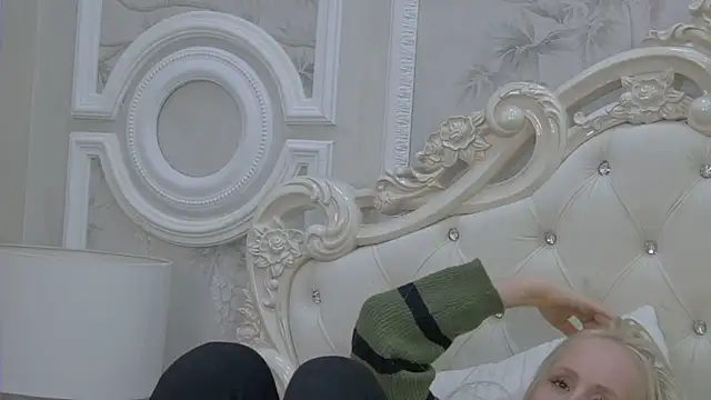 EllieFrosty  online show from February 8, 7:22 pm