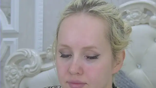 EllieFrosty  online show from April 3, 6:25 pm