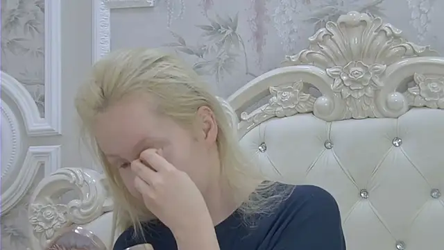 EllieFrosty  online show from May 14, 12:51 am