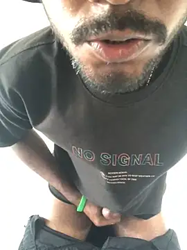 Snapshot of kavi1q1 chatting on November 23, 1:15 am kavi1q1 online show from November 23, 1:15 am