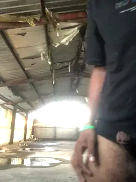 Snapshot of kavi1q1 chatting on November 13, 12:58 am kavi1q1 online show from November 13, 12:58 am