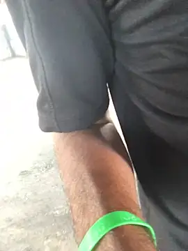 Snapshot of kavi1q1 chatting on October 9, 1:06 am kavi1q1 online show from October 9, 1:06 am