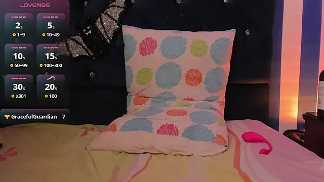 valeria rouse28 online show from November 1, 7:30 pm