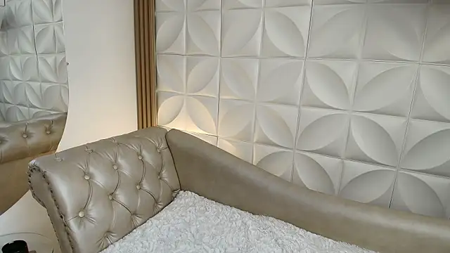 Lily rousee  online show from April 10, 12:45 pm