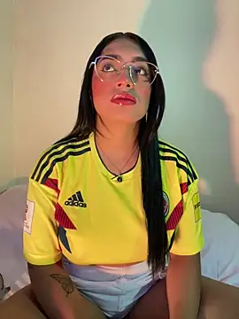 Snapshot of Linda_Saenz_ chatting on June 1, 11:04 pm Linda Saenz online show from June 1, 11:04 pm