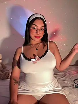 Snapshot of Linda_Saenz_ chatting on July 8, 5:19 am Linda Saenz online show from July 8, 5:19 am