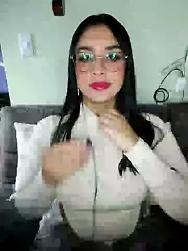 Linda Saenz  online show from October 24, 7:24 pm