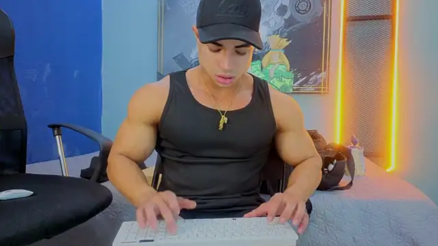 Snapshot of DylanGuss chatting on November 20, 11:44 am DylanGuss online show from November 20, 11:44 am