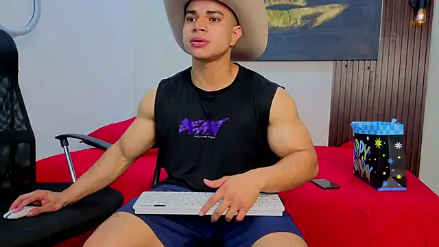 Snapshot of DylanGuss chatting on October 10, 12:39 pm DylanGuss online show from October 10, 12:39 pm