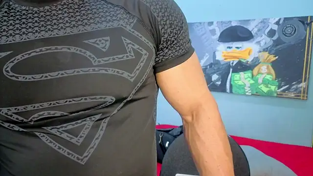 Snapshot of DylanGuss chatting on November 30, 11:55 am DylanGuss online show from November 30, 11:55 am