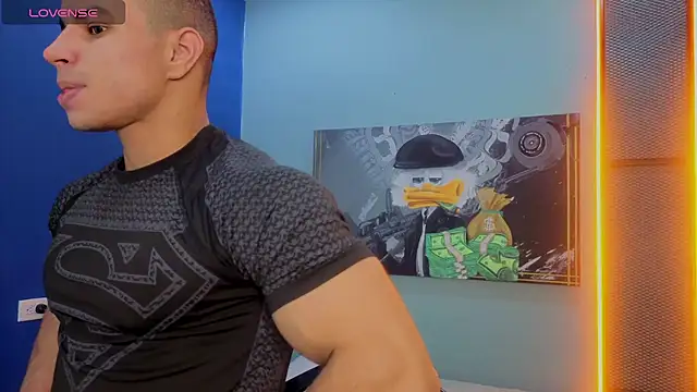 Snapshot of DylanGuss chatting on October 21, 11:53 am DylanGuss online show from October 21, 11:53 am