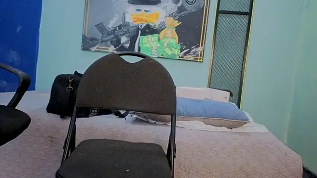 Snapshot of DylanGuss chatting on November 27, 12:05 pm DylanGuss online show from November 27, 12:05 pm