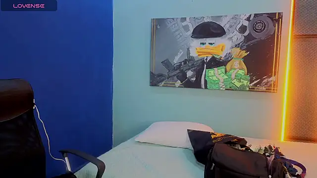 Snapshot of DylanGuss chatting on October 23, 12:26 pm DylanGuss online show from October 23, 12:26 pm