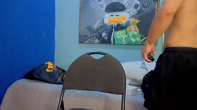 Snapshot of DylanGuss chatting on November 2, 8:14 pm DylanGuss online show from November 2, 8:14 pm