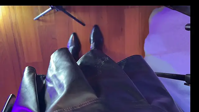 utopia2025 online show from December 13, 8:04 pm