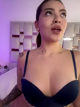 Snapshot of Lovelle_velvet chatting on September 13, 8:20 pm Lovelle velvet online show from September 13, 8:20 pm